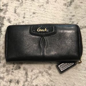 Coach clutch accordion wallet | Black on Black